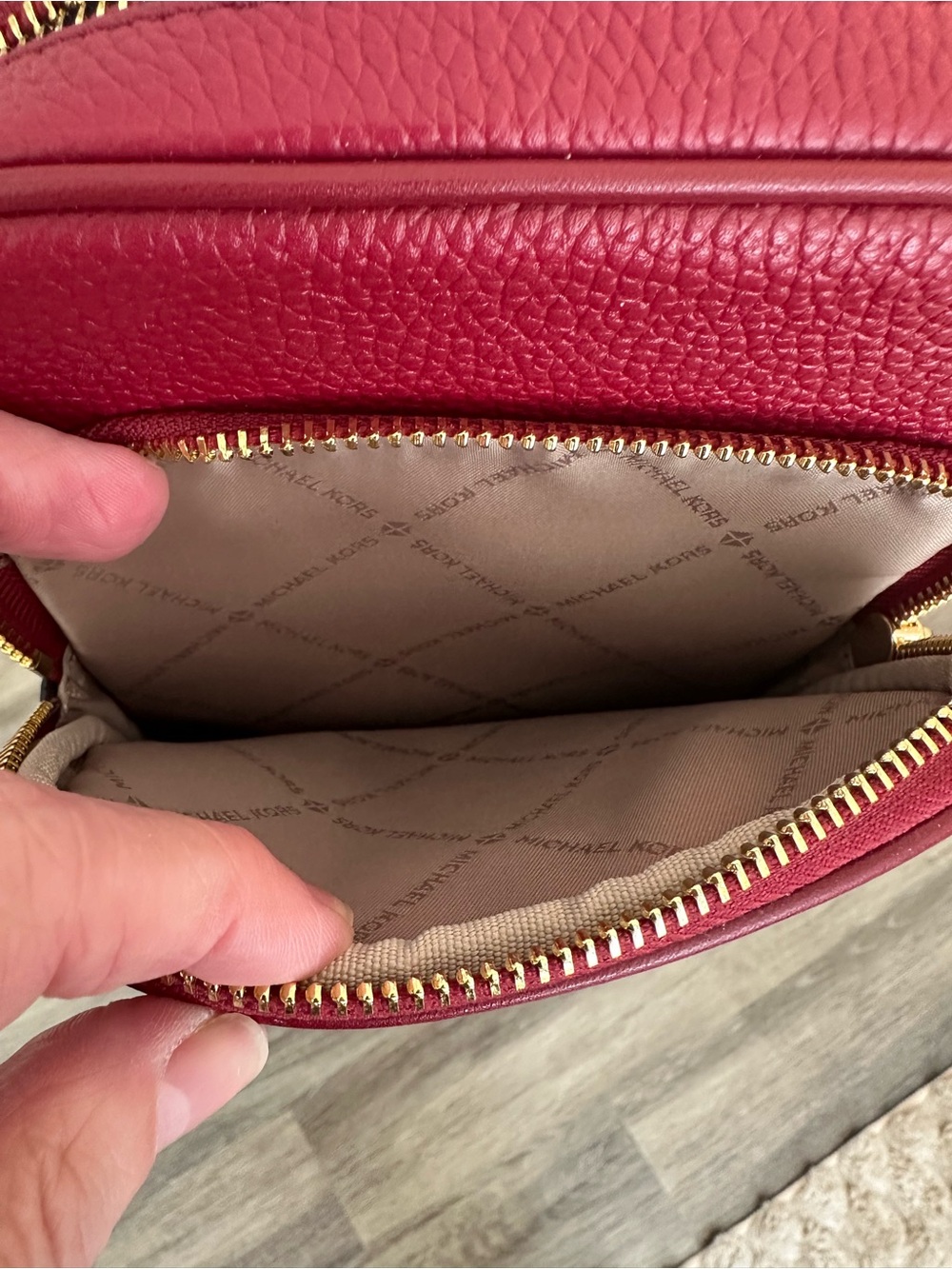 MICHAEL KORS Jet Set Pebbled Leather Crossbody Bag Cherry Red Gold Hardware - Picture 9 of 10